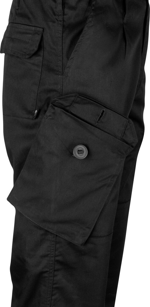 28483555151763892617