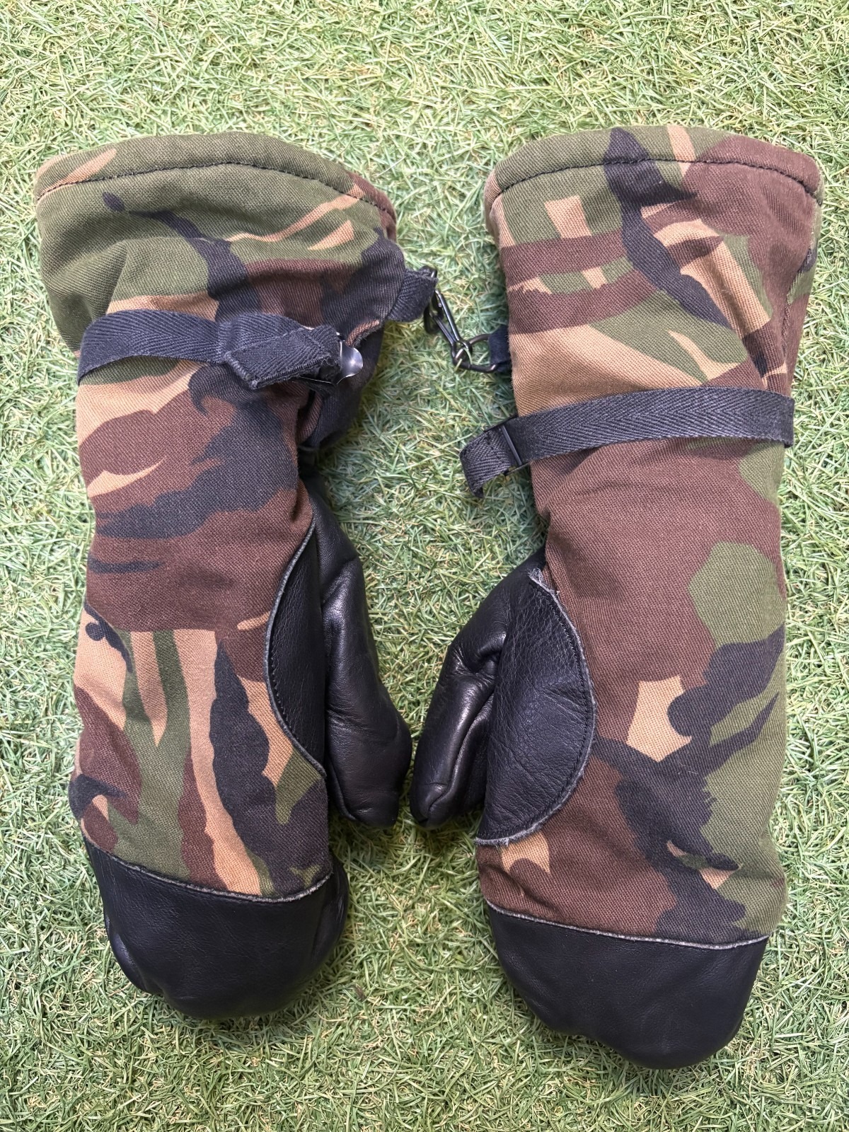 36520884021763983883